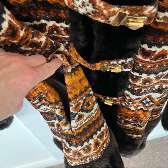 Vintage 1960/1970s  Women's Medium Tapestry Union Made Carpet Coat. - Picture 4 of 8